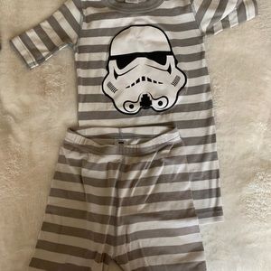 hanna Andersson Pajama Set (shorts and tshirt). Size 130 (8)